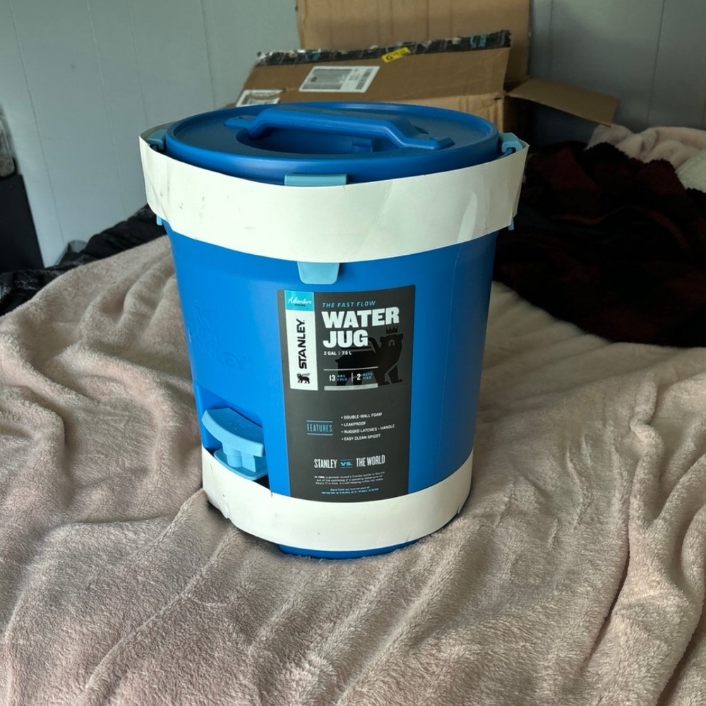 stanley 2 gallon jug